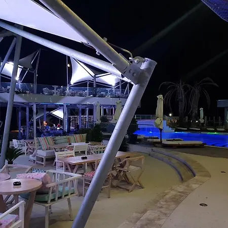 Ayka * Mamaia